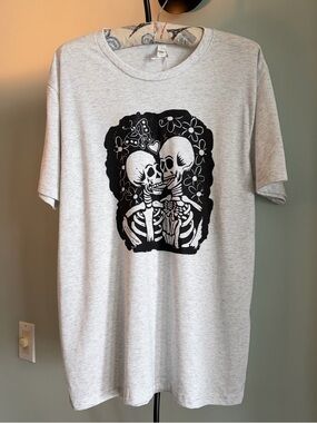 NWT BOUTIQUE
ORIGINAL GRAPHIC T-SHIRT